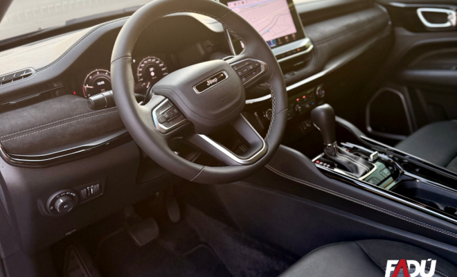 Jeep Commander Black Hurricane 2.0 4x4 TB Aut 2025 Gasolina-3