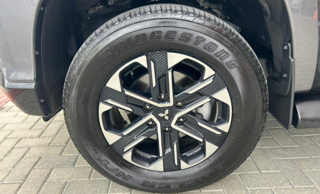 Mitsubishi L200 Triton Sport HPE-S 2.4 CD Dies. Aut 2023 Diesel-12