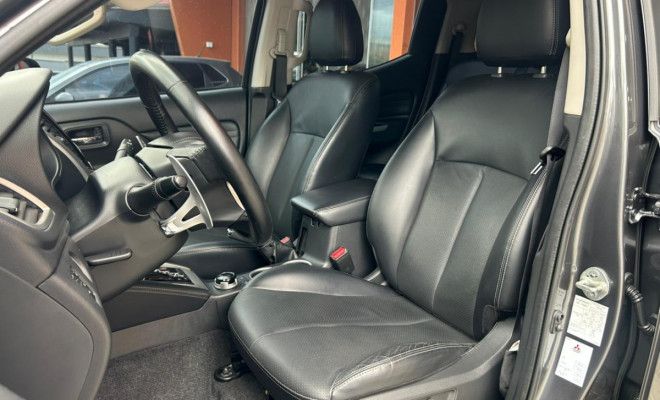 Mitsubishi L200 Triton Sport HPE-S 2.4 CD Dies. Aut 2023 Diesel-8