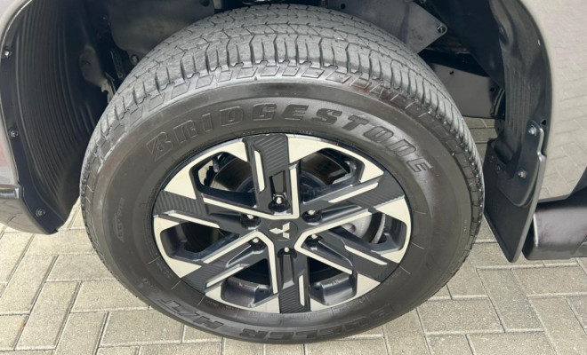 Mitsubishi L200 Triton Sport HPE-S 2.4 CD Dies. Aut 2023 Diesel-11