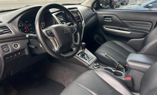 Mitsubishi L200 Triton Sport HPE-S 2.4 CD Dies. Aut 2023 Diesel-9