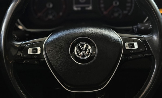 VW - VolksWagen JETTA Comfort. 250 TSI 1.4 Flex 16v Aut. 2019 Flex-10