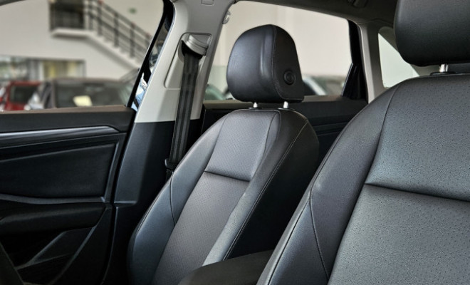 VW - VolksWagen JETTA Comfort. 250 TSI 1.4 Flex 16v Aut. 2019 Flex-12