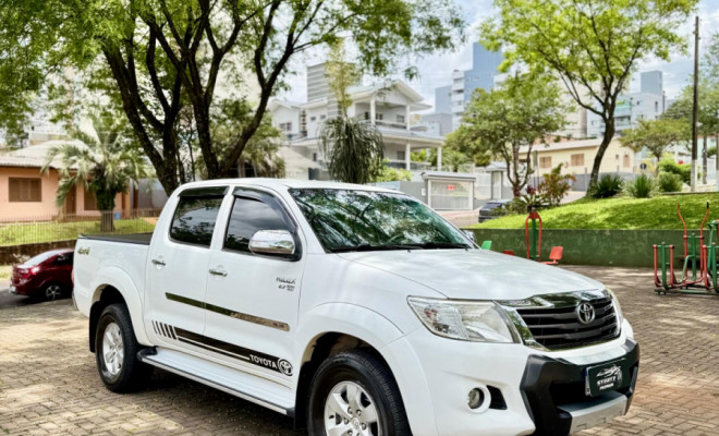 Toyota Hilux CD SRV 4x4 2.7 Flex 16V Aut. 2014 Flex