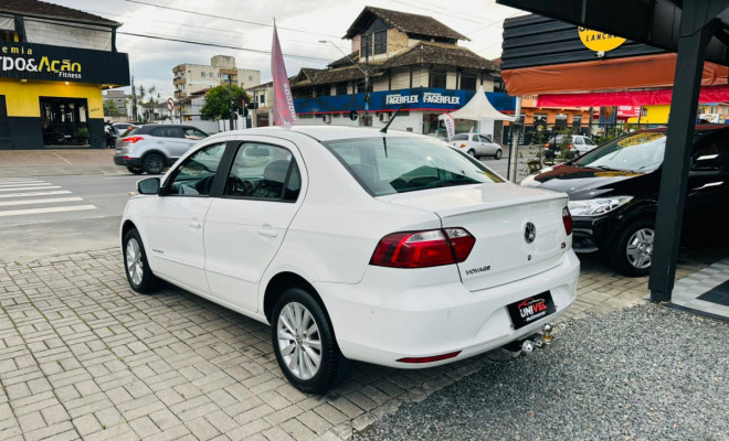 VW - VolksWagen VOYAGE Comfortline  1.0 T.Flex 8V 4p 2015 Flex-4