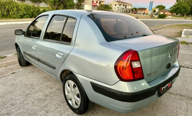 Renault Clio Sed. 1.6 Privilège - 2005-3