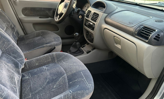 Renault Clio Sed. 1.6 Privilège - 2005-6