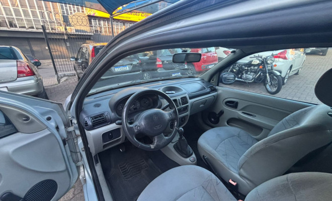 Renault Clio Authentique 1.0 8V 3p 2004 Gasolina-1