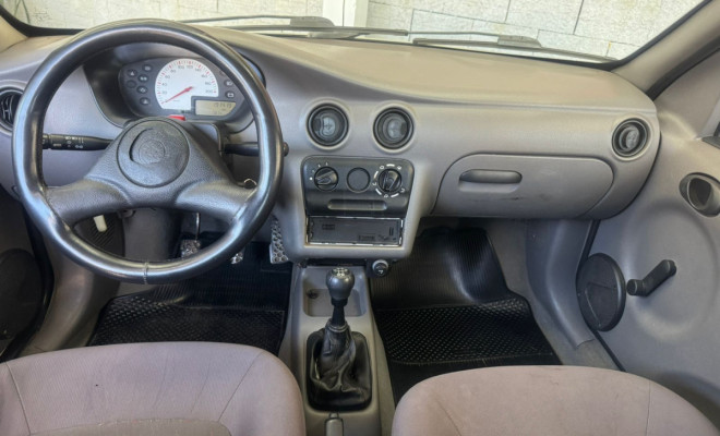 GM - Chevrolet Celta 1.0/Super/N.Piq.1.0 MPFi VHC 8V 3p 2001 Gasolina-3