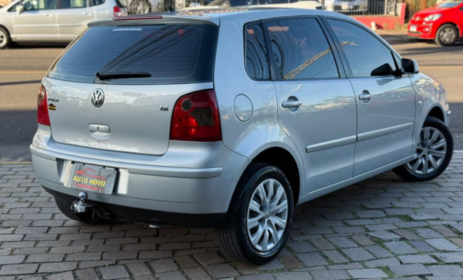 VW - VolksWagen Polo 1.6 Mi/S.Ouro 1.6 Mi Tot.Flex 8V 5p 2005 Flex-4