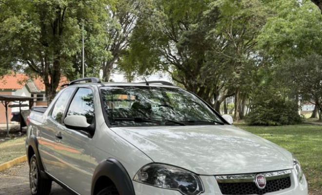 Fiat Strada Trekking 1.6 16V Flex CD 2014 Flex