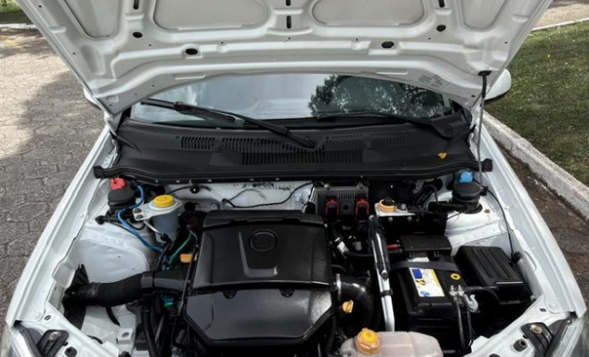 Fiat Strada Trekking 1.6 16V Flex CD 2014 Flex-4