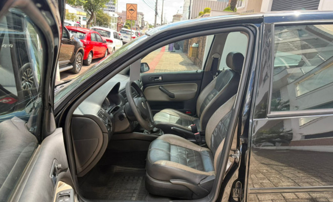 VW - VolksWagen Golf Sportline 1.6 Mi Total Flex 8V 4p 2009 Flex-6