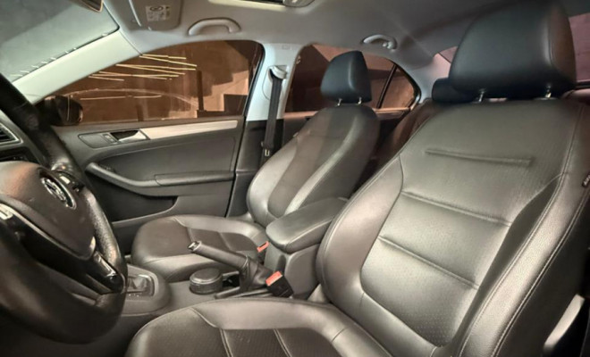 VW - VolksWagen JETTA Comfortline 1.4 TSI 16V 4p Aut. 2017 Gasolina-2