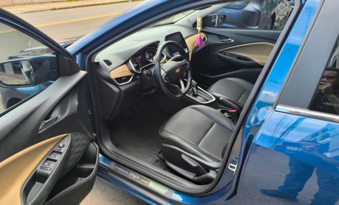 ONIX HATCH PREMIER 1.0 TB Flex AUT.-2