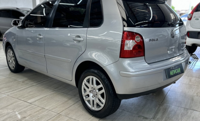 VW - VolksWagen Polo 1.6 Mi/ S.Ouro 1.6Mi 101cv 8V 5p 2005 Gasolina-2
