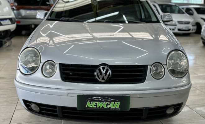 VW - VolksWagen Polo 1.6 Mi/ S.Ouro 1.6Mi 101cv 8V 5p 2005 Gasolina-0