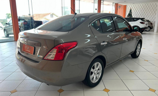 Nissan VERSA SL 1.6 16V Flex Fuel 4p Mec. 2014 Flex-2