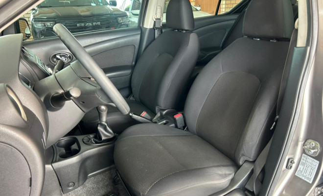 Nissan VERSA SL 1.6 16V Flex Fuel 4p Mec. 2014 Flex-9