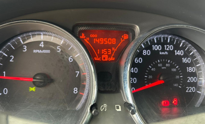 Nissan VERSA SL 1.6 16V Flex Fuel 4p Mec. 2014 Flex-7