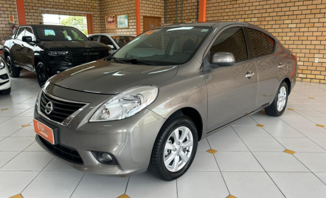 Nissan VERSA SL 1.6 16V Flex Fuel 4p Mec. 2014 Flex