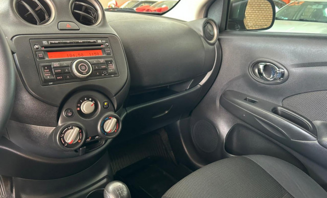 Nissan VERSA SL 1.6 16V Flex Fuel 4p Mec. 2014 Flex-10