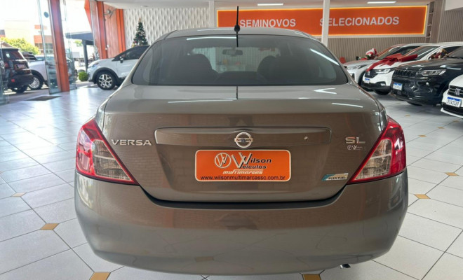Nissan VERSA SL 1.6 16V Flex Fuel 4p Mec. 2014 Flex-3