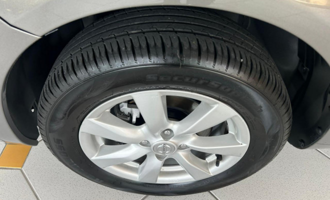 Nissan VERSA SL 1.6 16V Flex Fuel 4p Mec. 2014 Flex-11