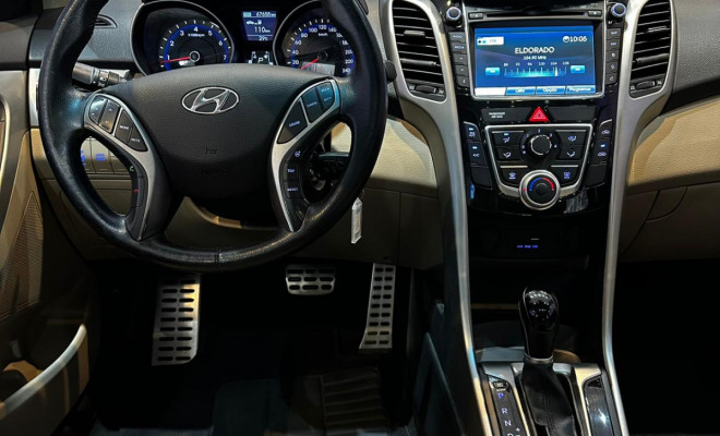 Hyundai i30 1.8 16V Aut. 5p 2016 Gasolina-3