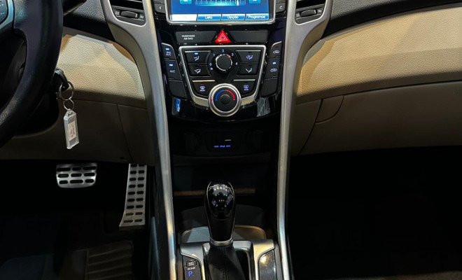 Hyundai i30 1.8 16V Aut. 5p 2016 Gasolina-4