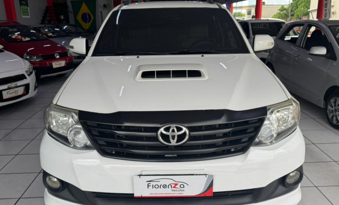 Toyota Hilux SW4 SRV D4-D 4x4 3.0 TDI Dies. Aut 2012 Diesel-0