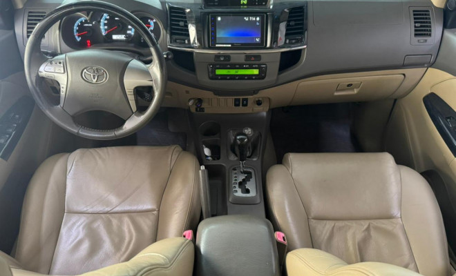 Toyota Hilux SW4 SRV D4-D 4x4 3.0 TDI Dies. Aut 2012 Diesel-4