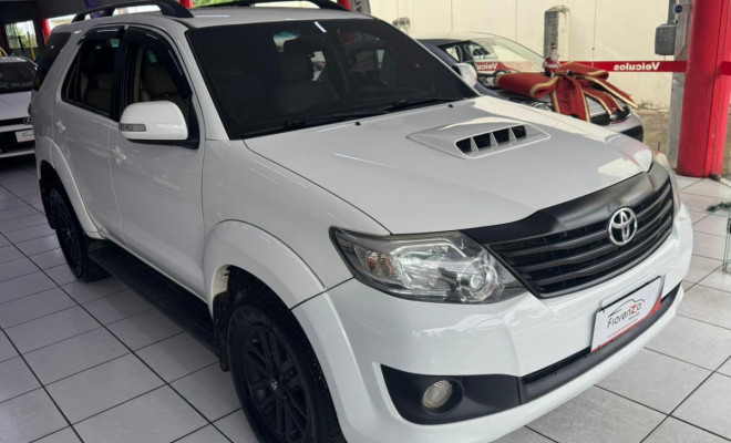 Toyota Hilux SW4 SRV D4-D 4x4 3.0 TDI Dies. Aut 2012 Diesel-1