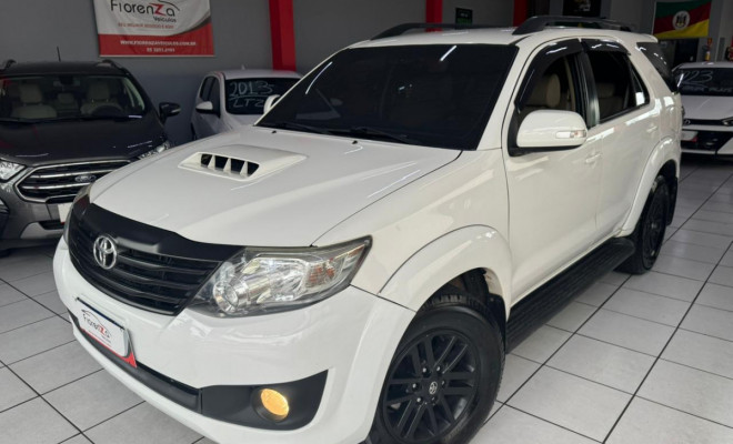 Toyota Hilux SW4 SRV D4-D 4x4 3.0 TDI Dies. Aut 2012 Diesel