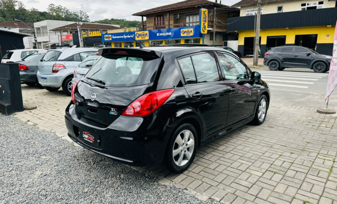 Nissan TIIDA  1.8 16V Flex Fuel 4p Aut. 2013 Flex-4