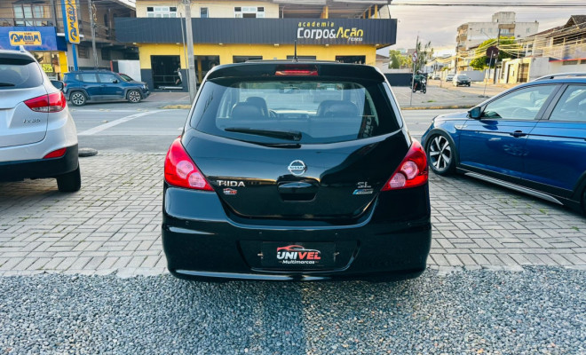 Nissan TIIDA Sedan 1.8 16V Flex Fuel 4p Aut. 2013 Flex-4
