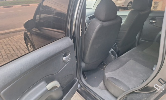 Citroën C3 GLX 1.4/ GLX Sonora 1.4 Flex 8V 5p 2011 Flex-10