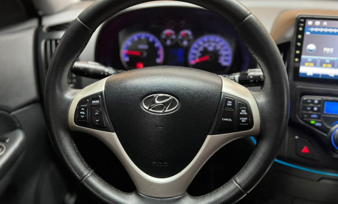 Hyundai i30 2.0 16V 145cv 5p Aut. 2011 Gasolina-8