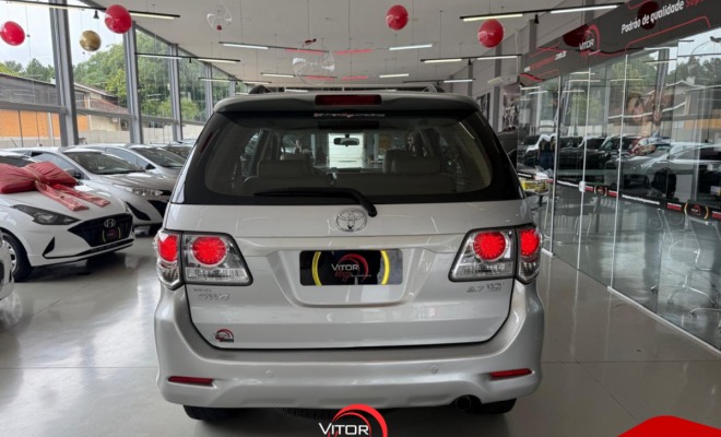 Toyota Hilux SW4 SR 4x2 2.7/ 2.7 Flex 16V Aut. 2013 Flex-7