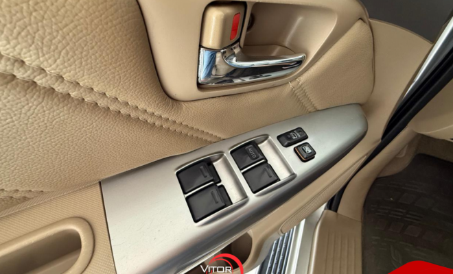 Toyota Hilux SW4 SR 4x2 2.7/ 2.7 Flex 16V Aut. 2013 Flex-0