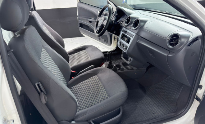 VW - VolksWagen Saveiro Trendline 1.6 T.Flex 8V 2016 Flex-12