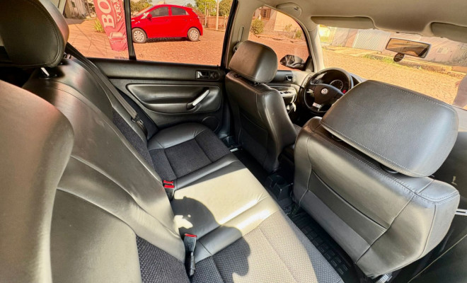 VW - VolksWagen Golf Sportline 1.6 Mi Total Flex 8V 4p 2011 Flex-9