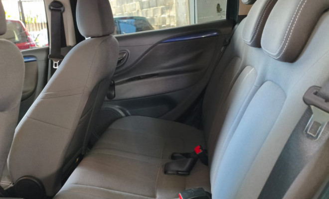 Fiat Punto ATTRACTIVE 1.4 Fire Flex 8V 5p 2014 Flex-6