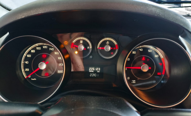 Fiat Punto ATTRACTIVE 1.4 Fire Flex 8V 5p 2014 Flex-12