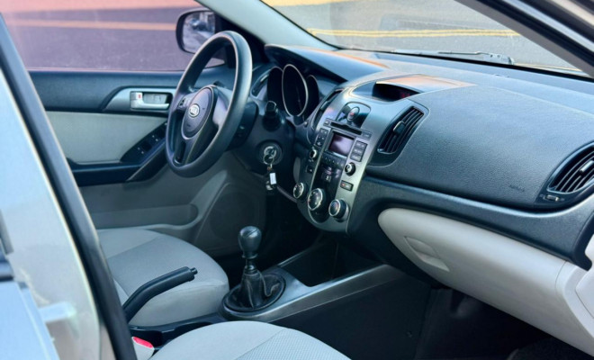 Kia Motors Cerato 1.6 16V Mec. 2011 Flex-8