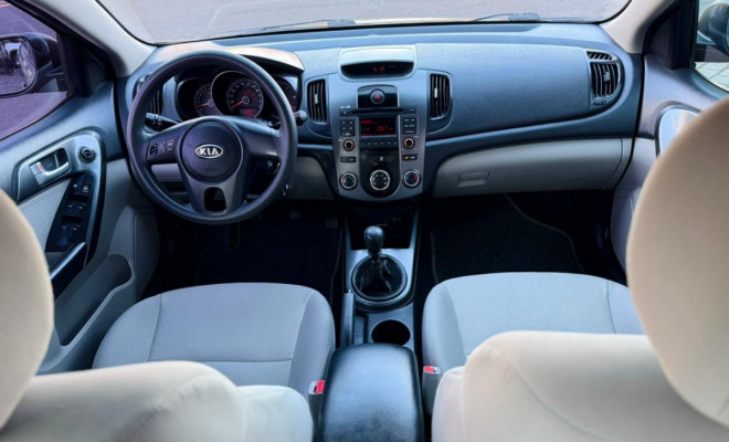 Kia Motors Cerato 1.6 16V Mec. 2011 Flex-11