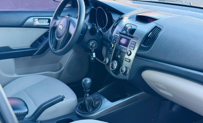 Kia Motors Cerato 1.6 16V Mec. 2011 Flex-10