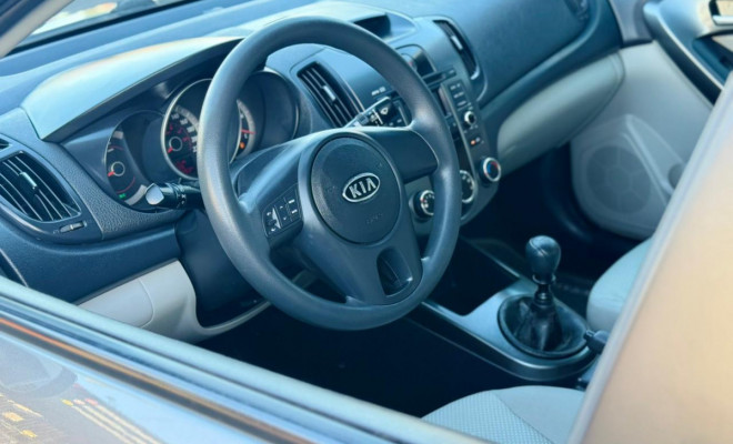 Kia Motors Cerato 1.6 16V Mec. 2011 Flex-12