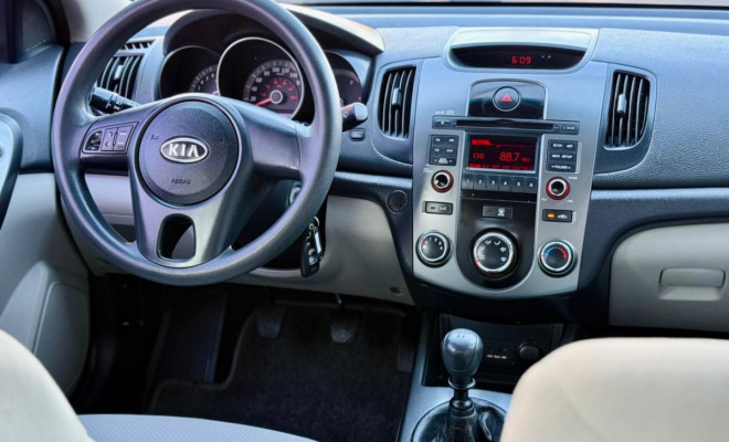 Kia Motors Cerato 1.6 16V Mec. 2011 Flex-9