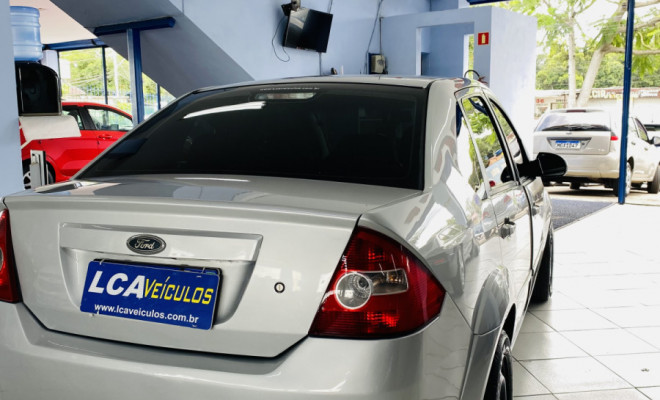 Ford Fiesta Sed. 1.6 8V Flex 4p 2006 Flex-4